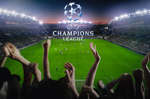 Un estadio de fútbol lleno junto al logo de la Champions League.