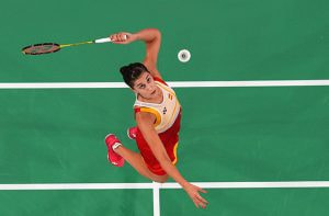 Carolina Marín disputando un partido de bádminton durante los Juegos Olímpicos de París 2024.