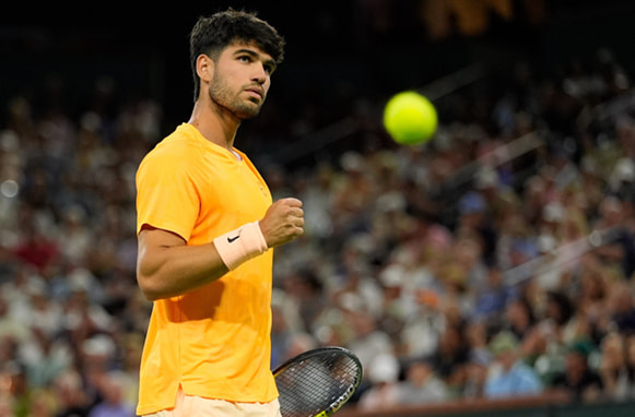 Carlos Alcaraz durante un partido de tenis